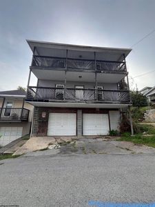 1010 Fay St