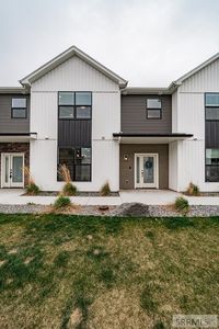274 W 4 S