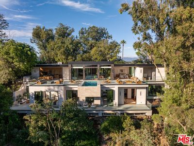 12752 Mulholland Dr