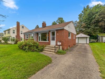 38 W Hallett St