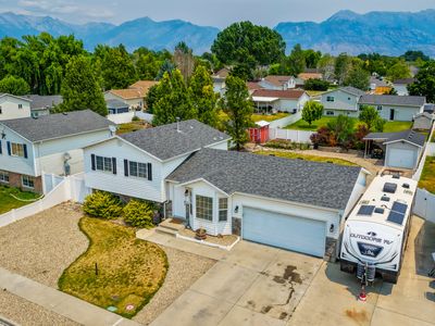 597 S 1500th St W