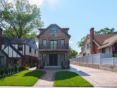 86-22 Somerset St