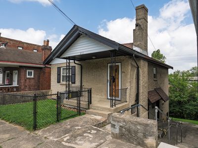 211 W 13th St