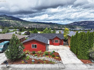 2912 Eugene Ave