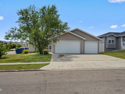 Property at 1413 Shires Dr SE, Mandan, ND