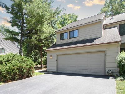 Property at 1512 Kirkwood Dr, Geneva, IL