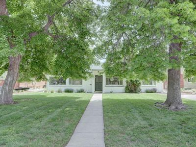 2812 Krameria Street