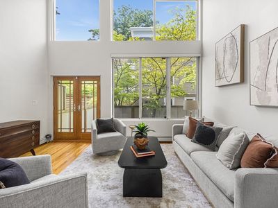 16 Ellery Sq