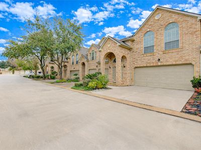 7611 S Linpar Ct