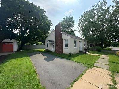 24 Seminary Ave