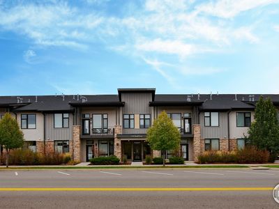 2750 Illinois Dr 10-206