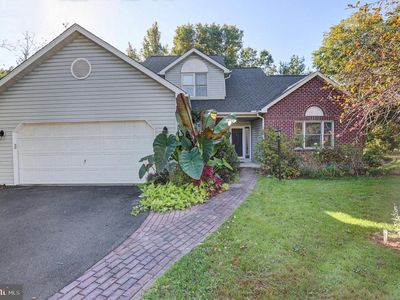 5814 Barnsley Dr