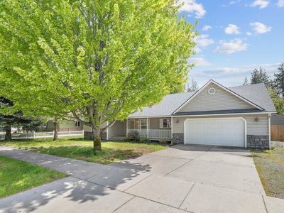 2450 E Black Forest Ave