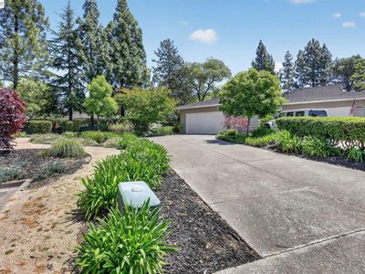 2266 Shoshone Cir