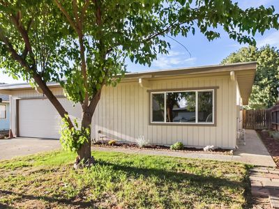 850 Del Oro St