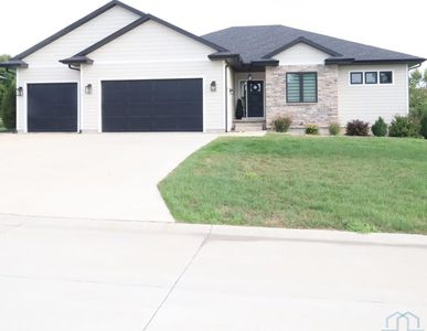 103 S 15th Ave