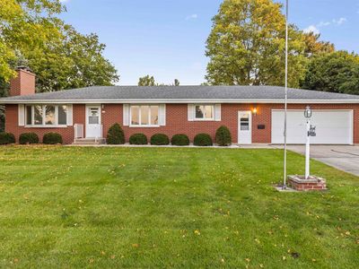 102 Meadow Ln