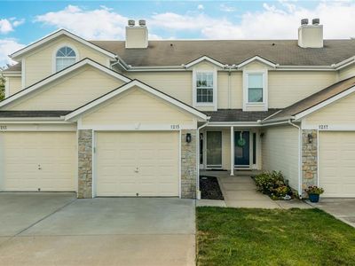 1215 NW Hidden Ridge Cir