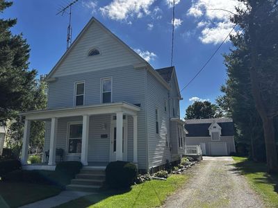 218 Oak St