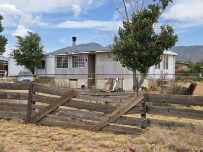 Property at 5 Meadowlake Ln, Los Lunas, NM