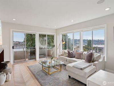 2134 Waverly Place N #303