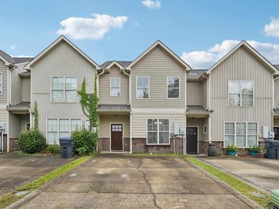 643 The Heights Ln