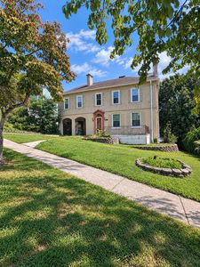 1040 McCormick Blvd