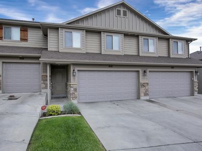 3164 N Peregrine Way