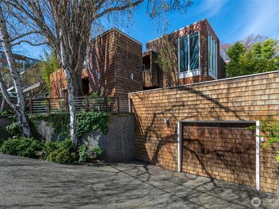 2312 W Crockett Street