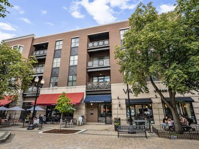 2326 W Giddings St APT 302