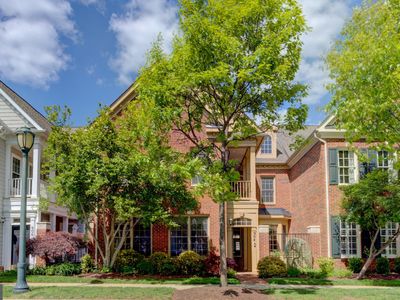 904 Oak Knoll Ter