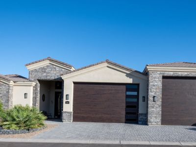 895 Bella Vista Dr