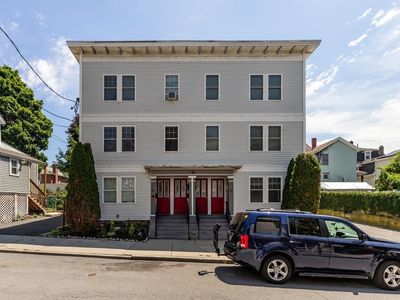 30 Tufts Ave #B