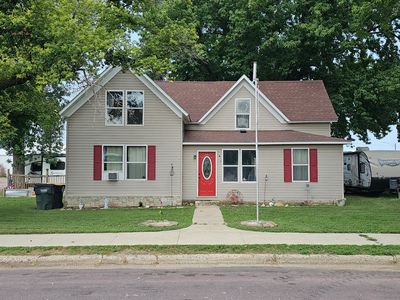107 2nd Ave E