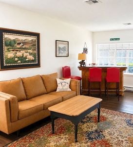 122 Exmore Ct Unit B