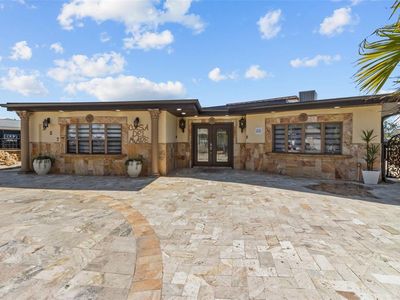 357 La Hacienda Dr