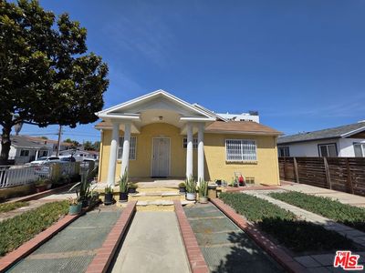 4239 S Hobart Blvd