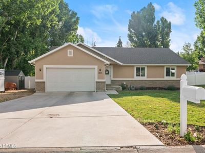 1235 N Valley Hills Blvd