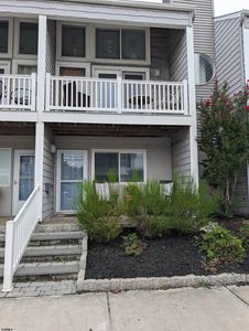 852 E 7th St #8