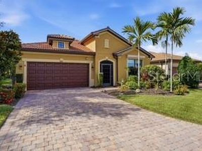13920 Karina St