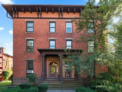 237 Farmington Avenue #B