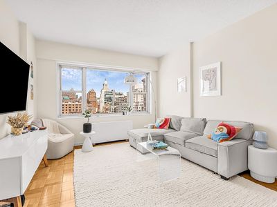 60 E 8th St APT 17H
