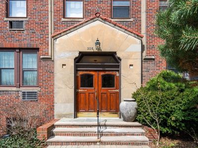 325 Tappan St APT 6