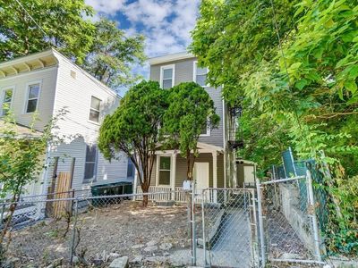 758 Straight St