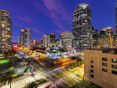 888 W East St UNIT 1006