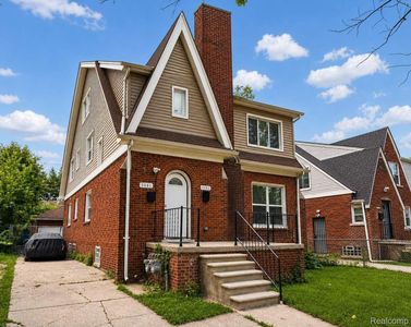 5081-5083 Buckingham Ave