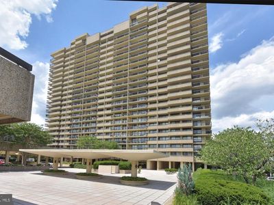 400 Madison St APT 1810