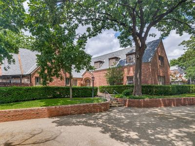 2501 W Prairie Creek Dr