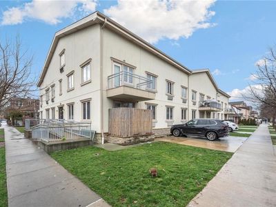 2517 Voorhies Ave #1J