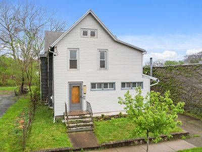 4 Riverside St